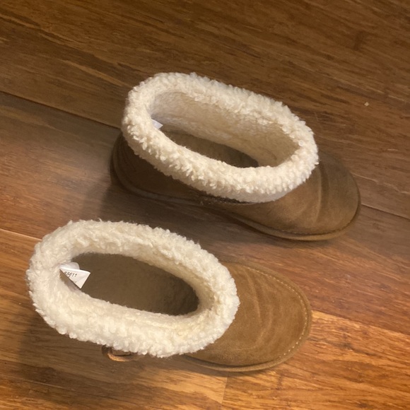 Minnetonka Women’s Bootie Size 6 - Picture 3 of 5